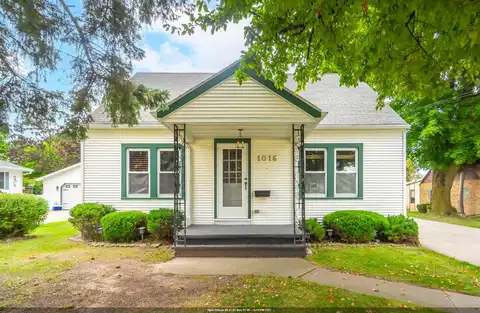 1016 E MAIN Street, LITTLE CHUTE, WI 54140