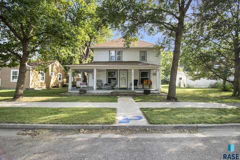 462 E 2nd St, Parker, SD 57053
