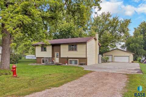 816 Broadway Ave, Valley Springs, SD 57068
