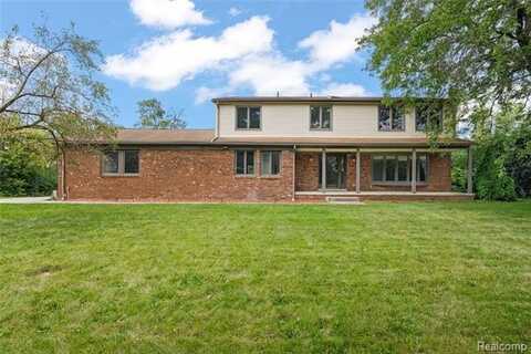 9325 N Ridge Road, Plymouth, MI 48170