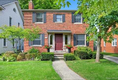 10554 Nadine Avenue, Huntington Woods, MI 48070