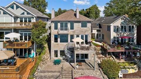 1316 E Lake Drive, Novi, MI 48377