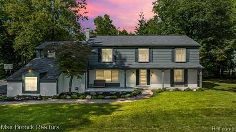 2601 Lamplighter Lane, Bloomfield Hills, MI 48304
