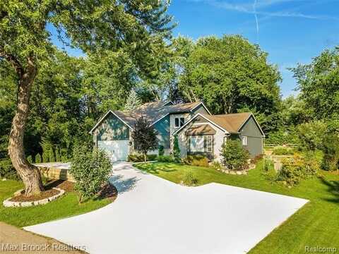3685 Sunset Boulevard, Orchard Lake, MI 48324