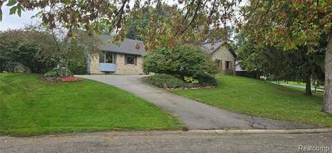 8637 Brazos Court, White Lake, MI 48386
