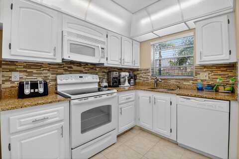 3810 Via Poinciana, Lake Worth, FL 33467