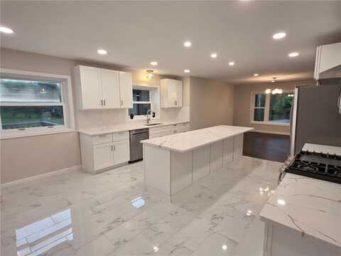 8301 Lawndale Lane N, Maple Grove, MN 55311