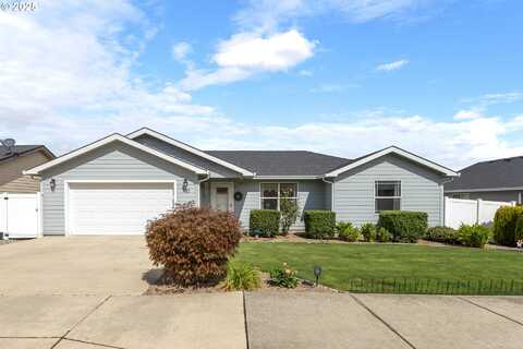 700 SE TOKAY ST, Winston, OR 97496