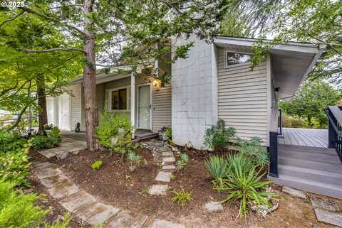 8925 SW PINEBROOK CT, Portland, OR 97224