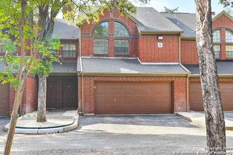 7930 Roanoke Run Dr, San Antonio, TX 78240