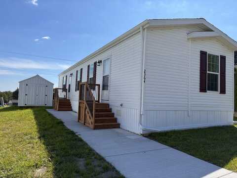 2364 Maclaren Dr, Highland, MI 48357