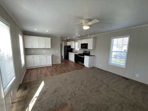 40201 N Tothill Cir, Sterling Heights, MI 48310