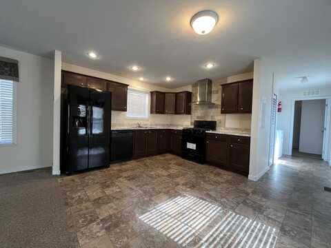5137 Kidway Ct, Sterling Heights, MI 48310