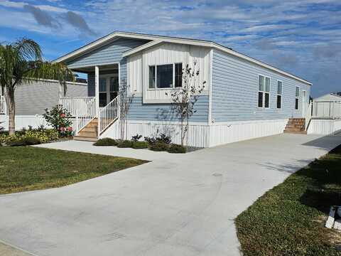 6165 SW 18th Way, Bushnell, FL 33513