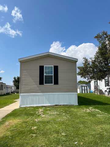 38077 Franklin Dr, Clinton, MI 48036