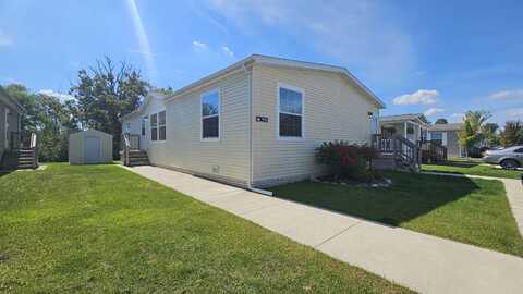 9766 Birmingham Dr, Fenton, MI 48430