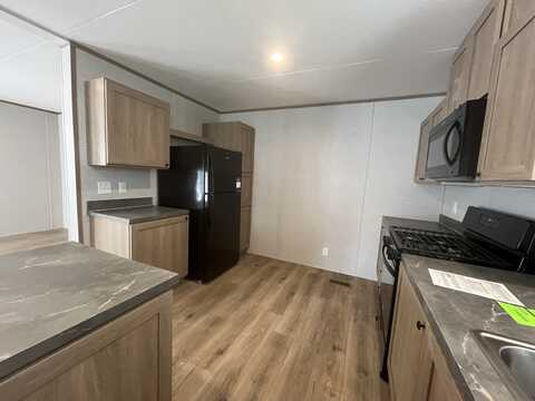 4738 Carlton Rd, Sterling Heights, MI 48310