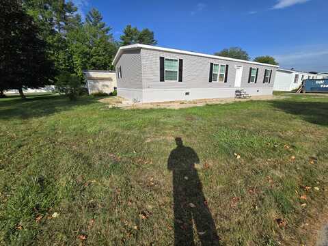 10 TOWN AND COUNTRY DRIVE, Lisbon, ME 04250