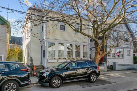 31 W Narragansett Avenue, Newport, RI 02840