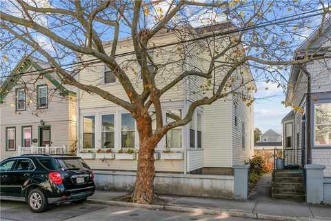 31 W Narragansett Avenue, Newport, RI 02840