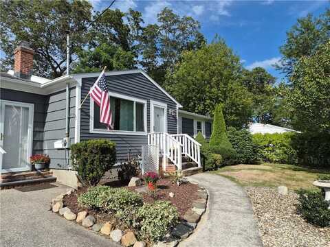 77 Walker Road, Warwick, RI 02889