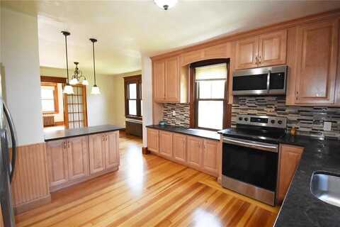 134 East Main Road, Portsmouth, RI 02871