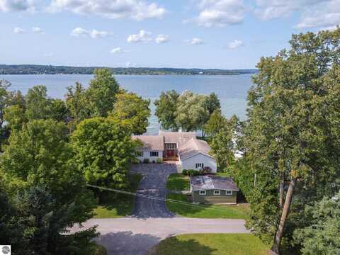 7470 S Shugart Road, Traverse City, MI 49684