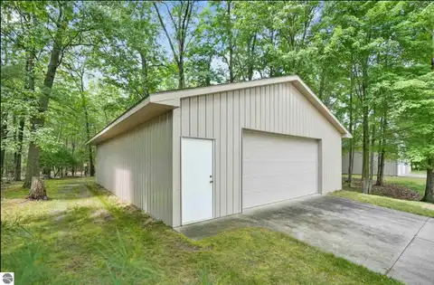 V/L W White Birch, Lake City, MI 49651