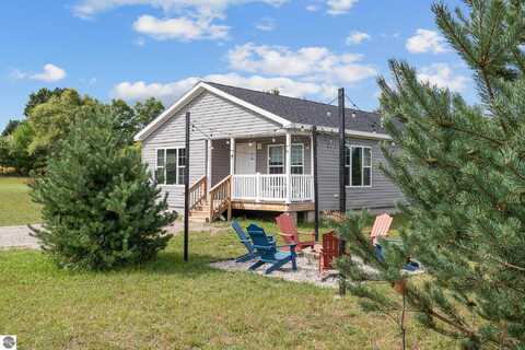 8320 NW Valley, Rapid City, MI 49676