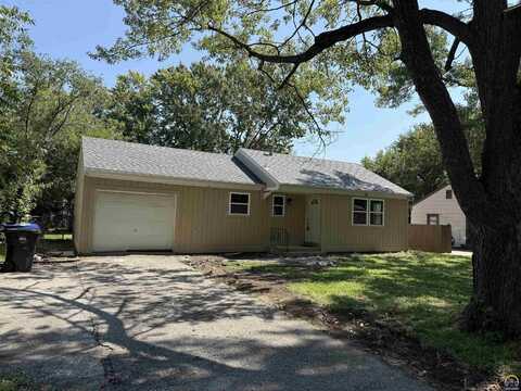 2416 SW Moundview DR, Topeka, KS 66614