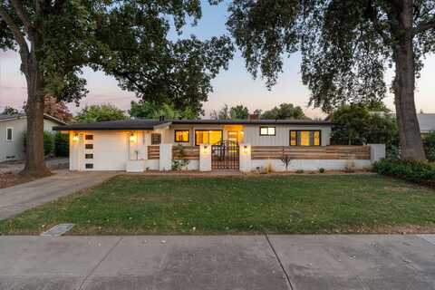 1107 W Westcott Avenue, Visalia, CA 93277