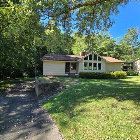 149 Woodburn Place, Advance, NC 27006