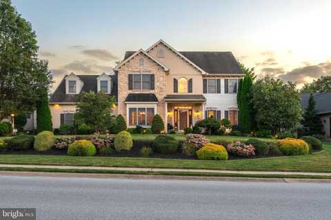 208 WILLOW RIDGE, NEW HOLLAND, PA 17557