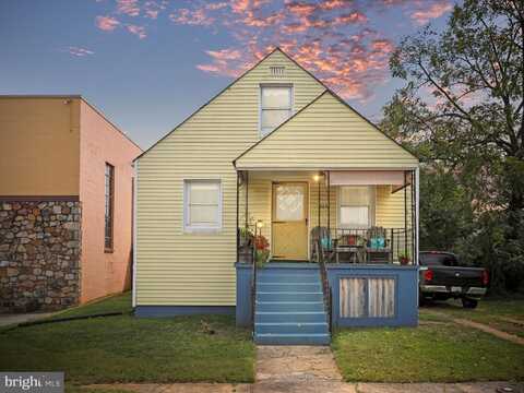 215 E 5TH STREET, FRONT ROYAL, VA 22630