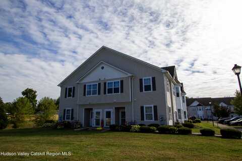 402 Commons Lane, Saugerties, NY 12477
