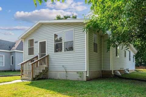 1002 Williston Avenue, Waterloo, IA 50702