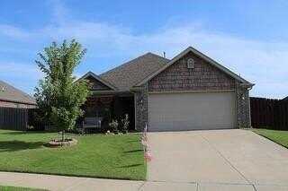 1110 Tulip ST, Centerton, AR 72719
