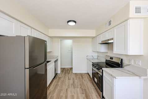 2255 W WAGON WHEEL Drive, Phoenix, AZ 85021
