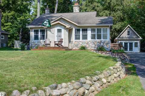 2053 E FRONT STREET, TRAVERSE CITY, MI 49686