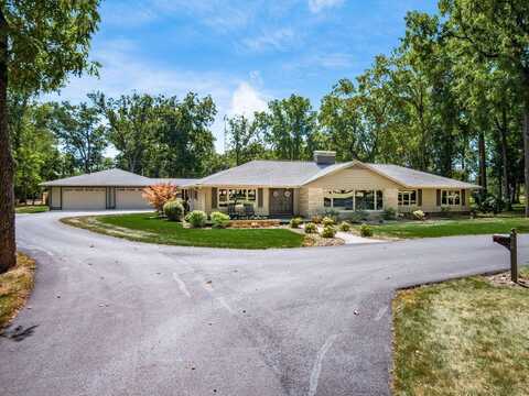 858 Vernon Heights Circle, Marion, OH 43302