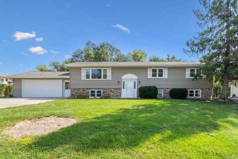 203 Valley View Circle, Nevada, IA 50201