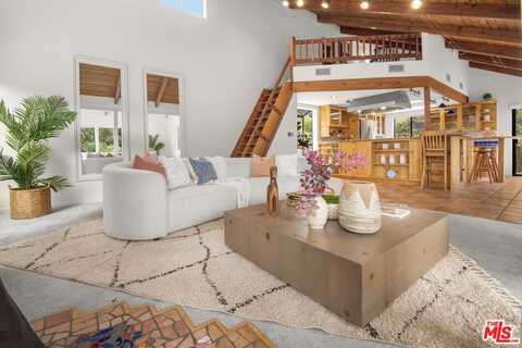 1639 Oak Dr, Topanga, CA 90290