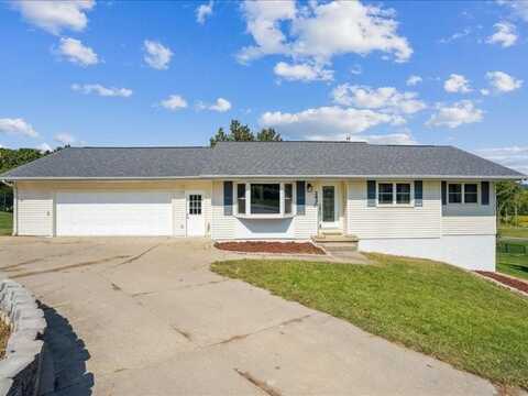 3430 Twin Lake View Dr NE, North Liberty, IA 52317