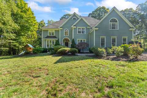 8 Arthurs Court, Newtown, CT 06470