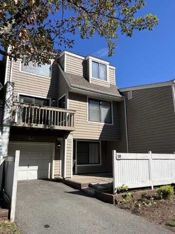433 Thoreau Street, Branford, CT 06405