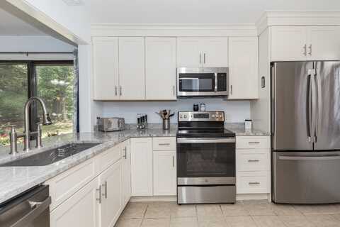 825 Heritage Village, Southbury, CT 06488