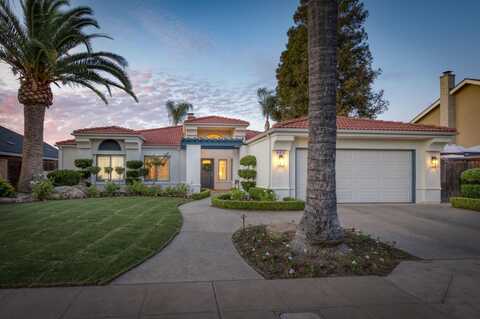 845 Catalina Circle E, Fresno, CA 93730