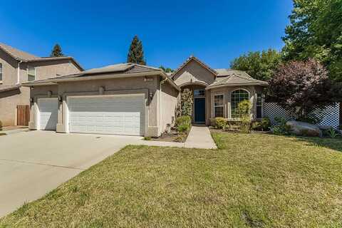 2695 Robinwood Avenue, Clovis, CA 93611