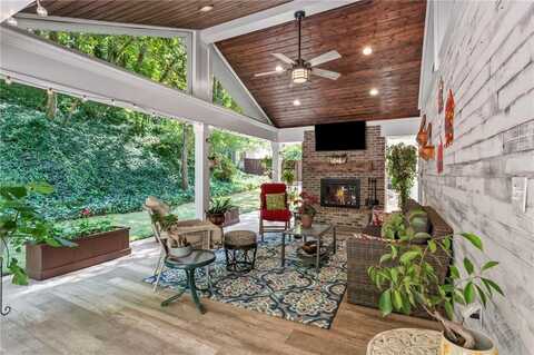 1040 Oakhaven Drive, Roswell, GA 30075