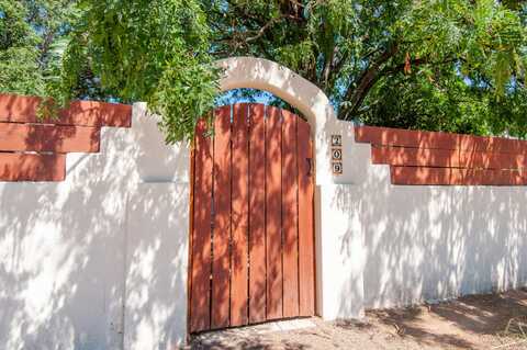 209 PUEBLO SOLANO Road NW, Albuquerque, NM 87107